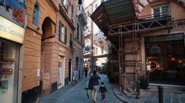 İtalya, Genova-12 Ekim, 2018: eski şehir limanı 'nda geleneksel renkli Italyan evler. Cenova popüler turist alanı.