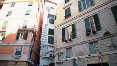 İtalya, Genova-12 Ekim, 2018: eski şehir limanı 'nda geleneksel renkli Italyan evler. Cenova popüler turist alanı.