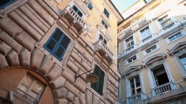 İtalya, Genova-12 Ekim, 2018: eski şehir limanı 'nda geleneksel renkli Italyan evler. Cenova popüler turist alanı.