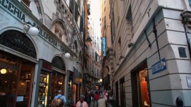 İtalya, Genova-12 Ekim, 2018: eski şehir limanı 'nda geleneksel renkli Italyan evler. Cenova popüler turist alanı.