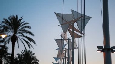 İtalya, Genova - 12 Ekim 2018: Liguria'daki Cenova şehrinin Eski Şehir Limanı'nda güzel sanat enstalasyon görüntüleri