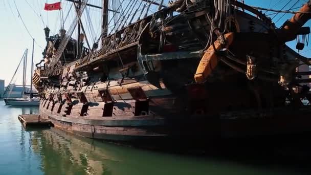 Italia Genova Octubre 2018 Barco Madera Película Piratas Del Mar — Vídeo de stock