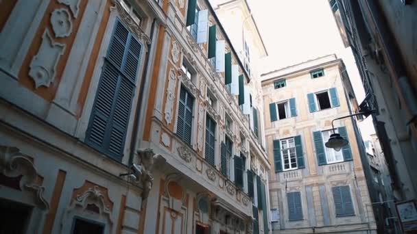 意大利 热那亚 2018年10月12日 旧城波特的传统五颜六色的意大利房屋 热那亚的热门旅游区 — 图库视频影像