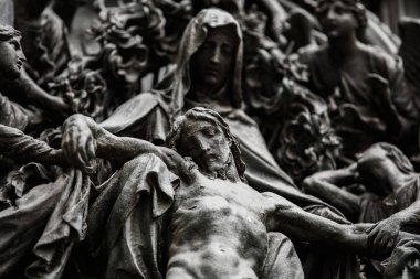 Beyaz mermer taştan inşa Piazza di Duomo.Classic Gotik mimarisinin bulunan doğuş St Mary adanmış katedral kilise Milan.Beautiful İtalyanca Tapınağı.