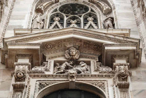 Domkyrka Kyrka Milan Beautiful Italienska Tempel Tillägnad Mary Födelsekyrkan Ligger — Stockfoto