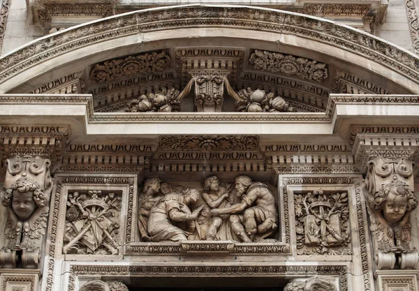 Domkyrka Kyrka Milan Beautiful Italienska Tempel Tillägnad Mary Födelsekyrkan Ligger — Stockfoto