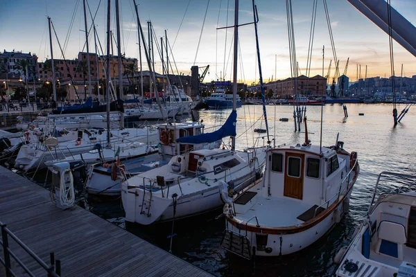 Genova, İtalya-12 Ekim, 2018: Güzel turistik alan eski City Port Cenova