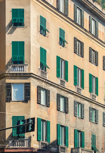 Genova Italia Octubre 2018 Antigua Casa Italiana Con Persianas Ventana — Foto de Stock