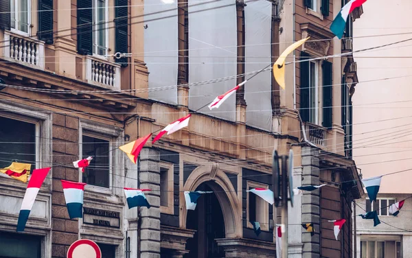 Genova Italia Octubre 2018 Banderas Marinas Italianas Cuerda Centro Ciudad — Foto de Stock