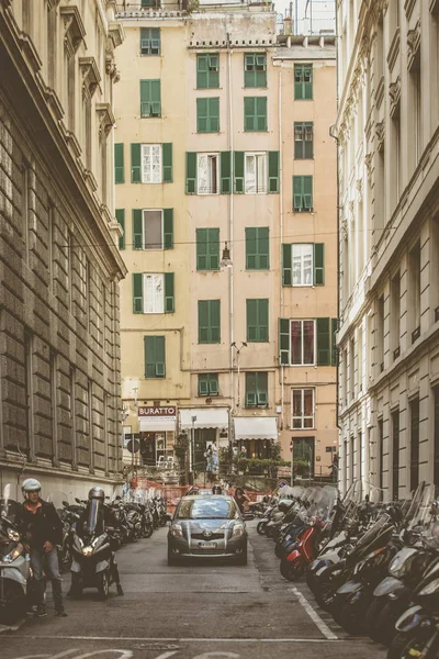 ジェノバ イタリア 2018 ジェノヴァの町文化観光の Liguria Popular 旅行先で地中海沿岸の狭い街 Instagram のビンテージ フィルム — ストック写真