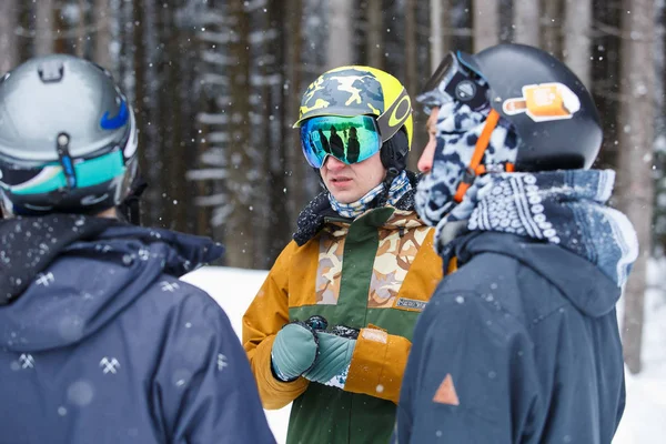 Bukovel 우크라이나 2018 스포츠 스노우 스노우 극단적인 스키에 사람들 활동적인 — 스톡 사진