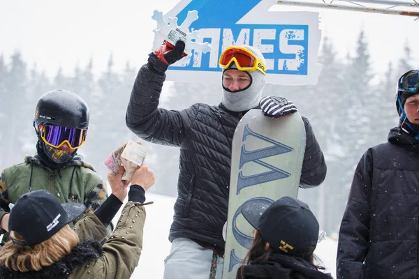 Bukovel 우크라이나 2018 챔피언 대회에서 트로피와 라이더 대회에서 있습니다 스포츠 — 스톡 사진