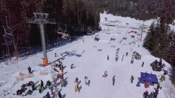 Yaremche Ukraine März 2018 Drohnenaufnahmen Des Winterparks Den Karpaten Snowboardspuren — Stockvideo