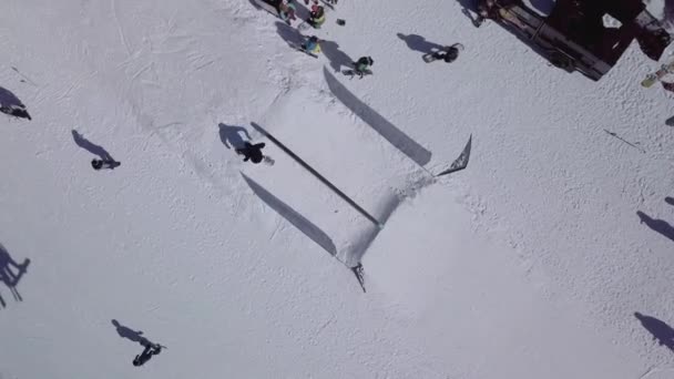 Yaremche Ukrajina Březen 2018 Snowboardisté Volní Lyžařští Jezdci Podílejí Soutěži — Stock video