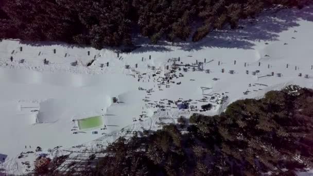 Yaremche Oekraïne Maart 2018 Grote Groep Van Snowborders Gratis Ski — Stockvideo