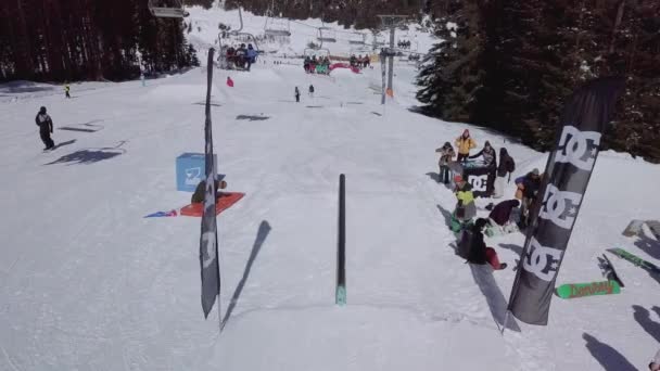 Yaremche Ukraine Martie 2018 Snowboarderi Cicliști Schi Liberi Participă Concursul — Videoclip de stoc