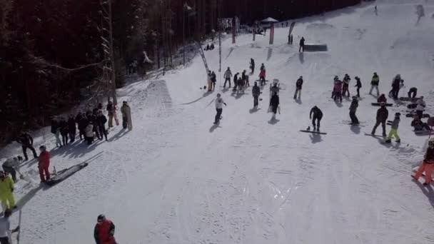 Yaremche Ukraine March 2018 Snowboarders Free Ski Riders Take Part — ストック動画