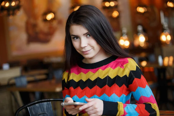 Pretty Young Girl Using Mobile Game Application Play Her New — Stock Photo, Image