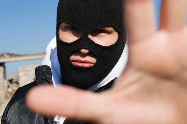 Homem Criminoso Casaco Com Capuz Máscara Balaclava Preta — Fotografia de Stock