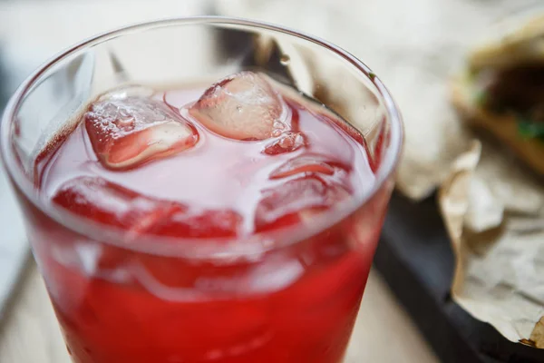 Tasty Refreshing Coctail Orange Slice Served Ice Bar Beautiful Longdrink — Stock Photo, Image