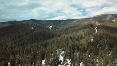 Bukovel 'de drone videosu. Karpat Dağları