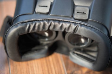 Mobil uygulama oyun oynamak akıllı telefon için popüler sanal gerçeklik kulaklık. Yeni moda oyun mobil oyuncular için gadget'ı. Smartphone Oyunlar için artırılmış gerçeklik deivce. Kask taşınabilir 3d gözlük