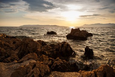Hırvatistan'da Akdeniz. Doğa, seyahat. Günbatımı