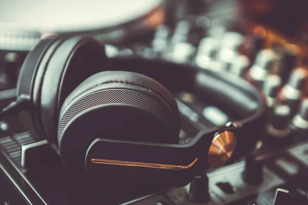 Grandi Cuffie Nere Disc Jockey Mix Professionale Musica Ascoltare Nuove — Foto Stock
