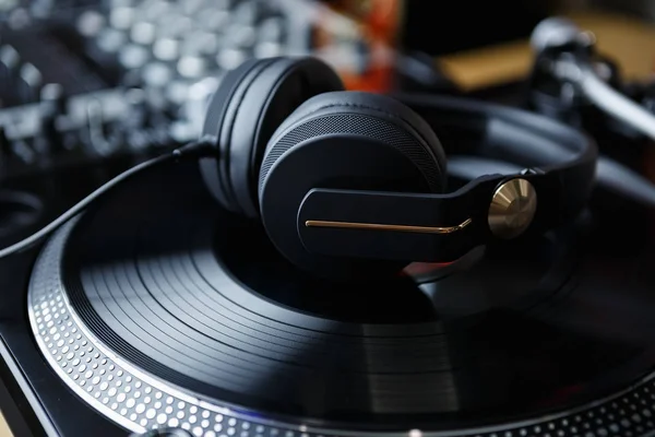 Auriculares Negros Grandes Para Disc Jockey Mix Profesionales Música Escuchar — Foto de Stock