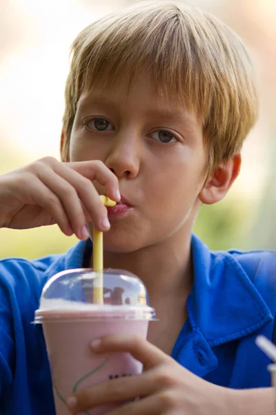 Little Brother Sister Drinking Milkshakes Cafe Outdoors — Stock Photo, Image