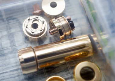 Modern elektronik mech mod vaping aygıt yedek parçalar. Popüler Buharlaştırıcı e-cig aygıtı vape gliserin e-sıvı için. Nikotin Sigara İçilmeyen bıraktın, vaping güvenli ecig vape başlamak 