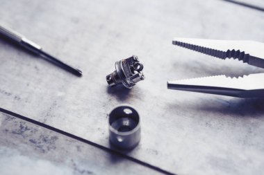 Tamir, bakım vaping aygıt mod. Parçaları modern Buharlaştırıcı e-cig aygıt, yedek parça için yükseltme. Mikro bobin clearomizer. Nikotin Sigara İçilmeyen bıraktın, vaping güvenli ecig vape başlamak 