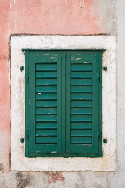 Altes Fenster Minimale Und Klare Gebäudehülle — Stockfoto