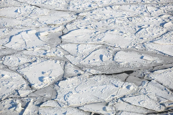 Donmuş Nehrin Dikey Fotoğraf Kışın Kırılmış Buzla Kaplı Göl Veya — Stok fotoğraf