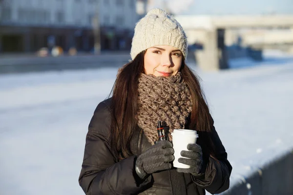 Menina Branca Nova Bonito Com Copo Café Vaper Ecig Device — Fotografia de Stock