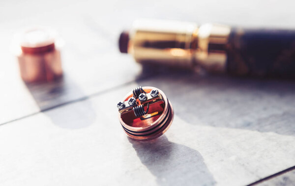 Современный электронный мех мод vaping устройство запасных parts.Popular испаритель е-сигарет гаджет для испарения глицерина e-liquid.Quit курение никотиновой сигареты, начать vaping безопасный рециг vape
