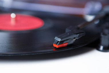  Retro hippi müzik çalar. Vintage elektronik aygıt dinleme vinil kayıtlar için.