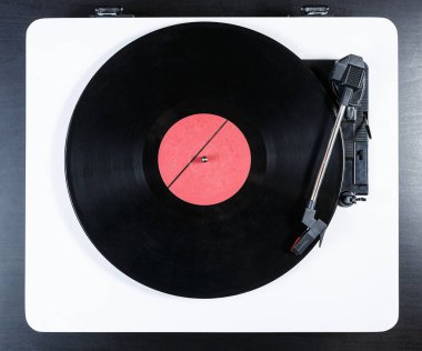  Retro hippi müzik çalar. Vintage elektronik aygıt dinleme vinil kayıtlar için.