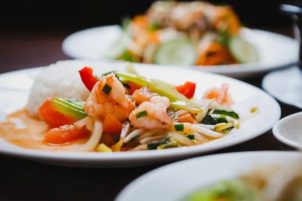 Salada Asiática Saborosa Com Rices Camarões Celery Exotic Vietnã Menu — Fotografia de Stock