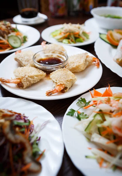 Grand Menu Dîner Dans Restaurant Traditionnel Asiatique Cuisine Exotique Vietnamienne — Photo