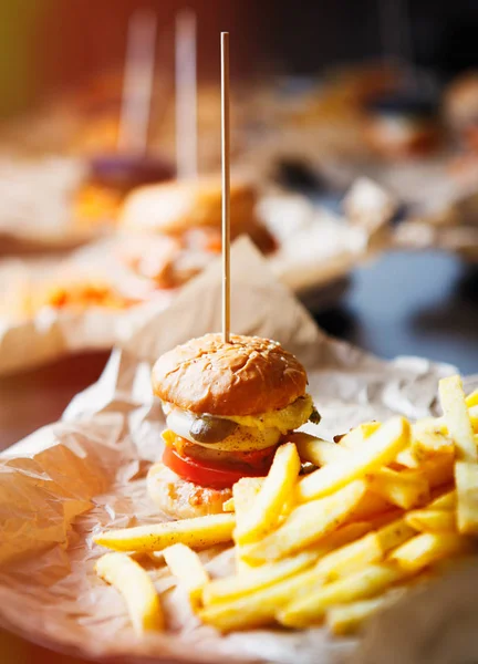 Delikate Hamburger Mit Rindfleischschnitzel Auf Dem Teller Fast Food Restaurant — Stockfoto