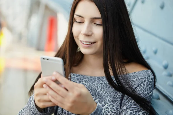 Young Beautiful Woman Holding Modern Smartphone Close — Stock Photo, Image