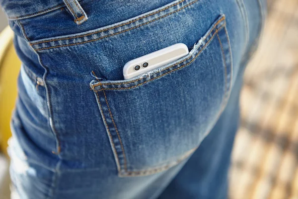 Cebinde Modern Akıllı Telefonu Olan Kadın Kapat — Stok fotoğraf