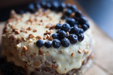  yaban mersini ile lezzetli kek, yakın