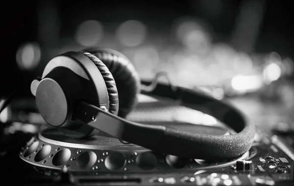 Headphones Music Disc Player Top Class Audio Equipment Studio Event — Stock Photo, Image