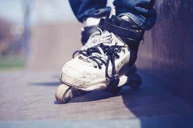 Demiryolu skate park açık havada taşlama patenci. Üst tarafta makio veya fishbrain hiledir. Tehlikeli aşırı Gençlik ve gençler arasında popüler pateni.  
