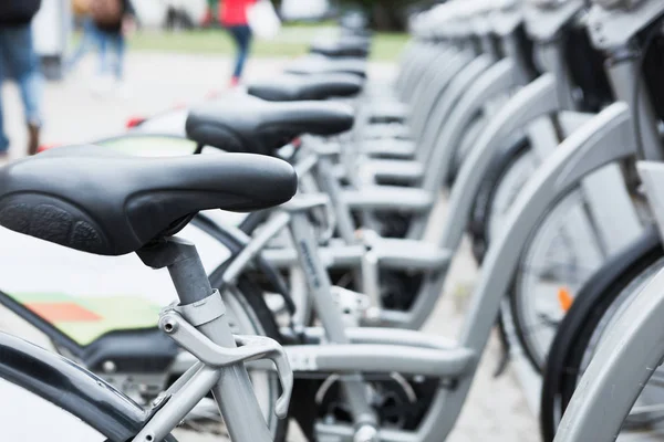 Alquiler Bicicletas Estación Calle Ciudad Bicicleta Lista Para Recoger Tome — Foto de Stock