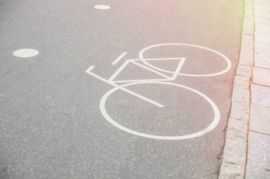Bisiklet lane işareti yolda