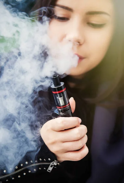 Deja Fumar Nicotina Empieza Vapear Juice Liquid Mujer Bastante Joven — Foto de Stock