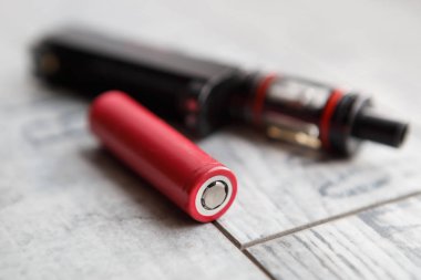 Vaping aygıt mod onarın. Parçaları modern Buharlaştırıcı e-cig aygıt, yedek parça için yükseltme. Yeni aygıt modeli, mikro bobin clearomizer. Nikotin Sigara İçilmeyen bıraktın, vaping güvenli ecig vape başlamak